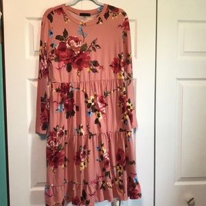 Flowy floral dress⭐️